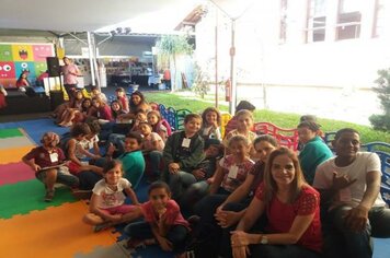 Alunos da escola Euclides da Cunha e do projeto social Espaço Amigo participaram da Feira do Livro de Poços de Caldas
