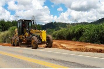 Prefeitura de Divinolândia segue com serviços de reparos em trechos danificados nas estradas rurais