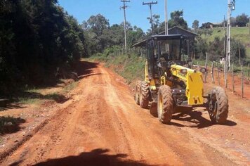 Prefeitura realiza manutenção em estradas rurais