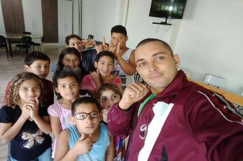 Aulas de Muay Thai são oferecidas às crianças carentes no CRAS Divinolândia
