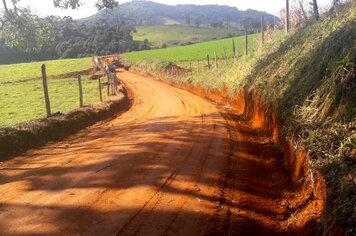Diversas estradas rurais de Divinolândia recebem melhorias e adequações