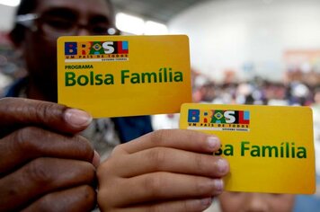 Beneficiários do Bolsa Família devem informar mudança de escola dos filhos