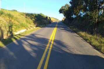 Prefeitura realiza sinalização horizontal na Rodovia que liga Divinolândia à Poços de Caldas