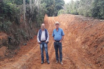 Estradas rurais de Divinolândia continuam recebendo melhorias da administração