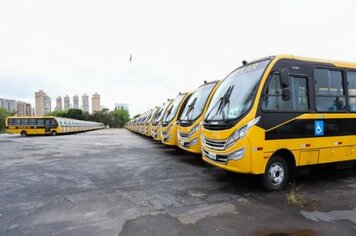 Divinolândia conta com dois novos ônibus para transporte escolar