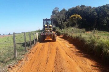 Prefeitura continua a manutenção de estradas rurais