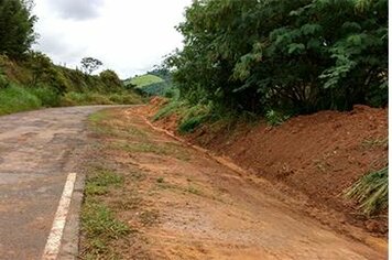 Prefeitura de Divinolândia continua com os serviços de limpeza pelo município