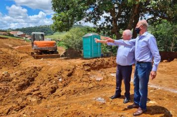 Deputado Barros Munhoz visita Divinolândia