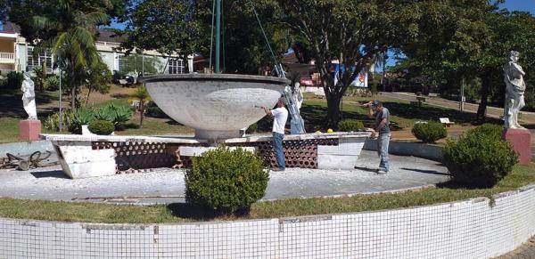 Com verba do MIT; Divinolândia inicia obras de revitalização da fonte na Praça Matriz