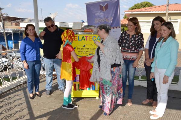 Livros à disposição de todos: projeto Gelateca Literária é um sucesso