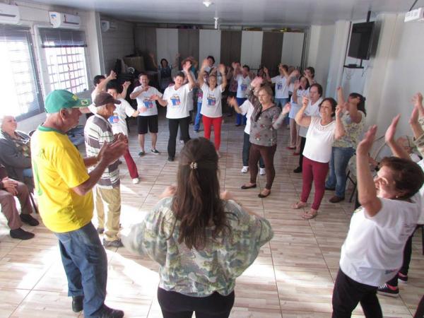 Idosos participam de diversas atividades no CRAS Divinolândia