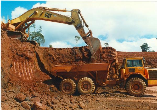 Prefeitura de Divinolândia promove parcerias na área de recursos minerais