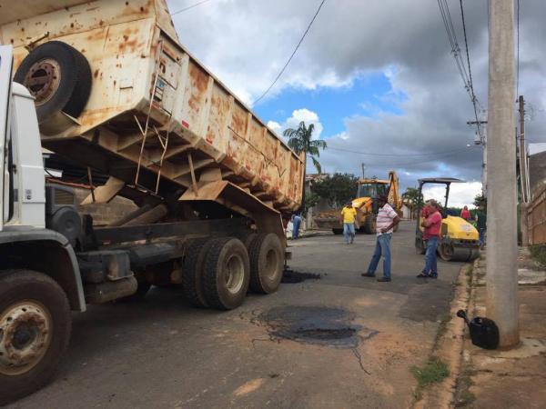 Prefeitura continua com a operação tapa buraco