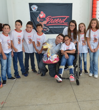 Formatura do PROERD reuniu 160 alunos de escolas de Divinolândia