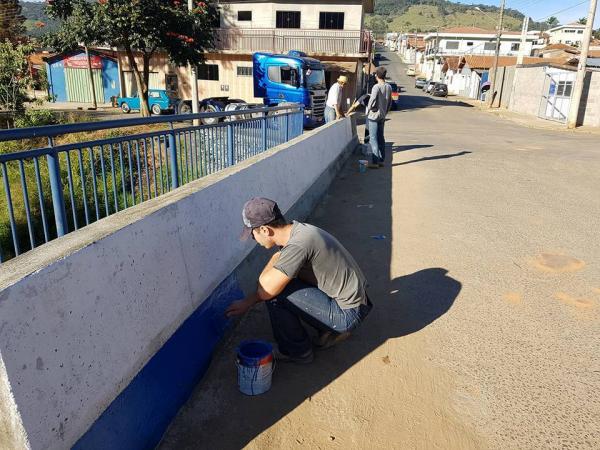Pintura voluntária em mais uma ponte da cidade
