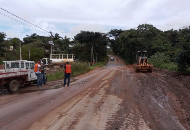 Prefeitura realiza mais reparos em trechos críticos no município