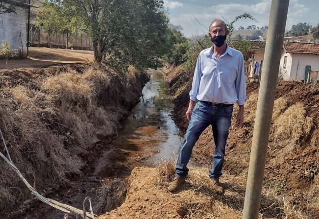 Prefeitura realiza limpeza de alguns dos trechos do rio do Peixe no bairro Campestrinho