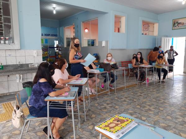 Escolas municipais realizaram atividades de acolhimento aos educadores