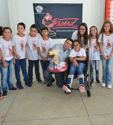 Formatura do PROERD reuniu 160 alunos de escolas de Divinolândia