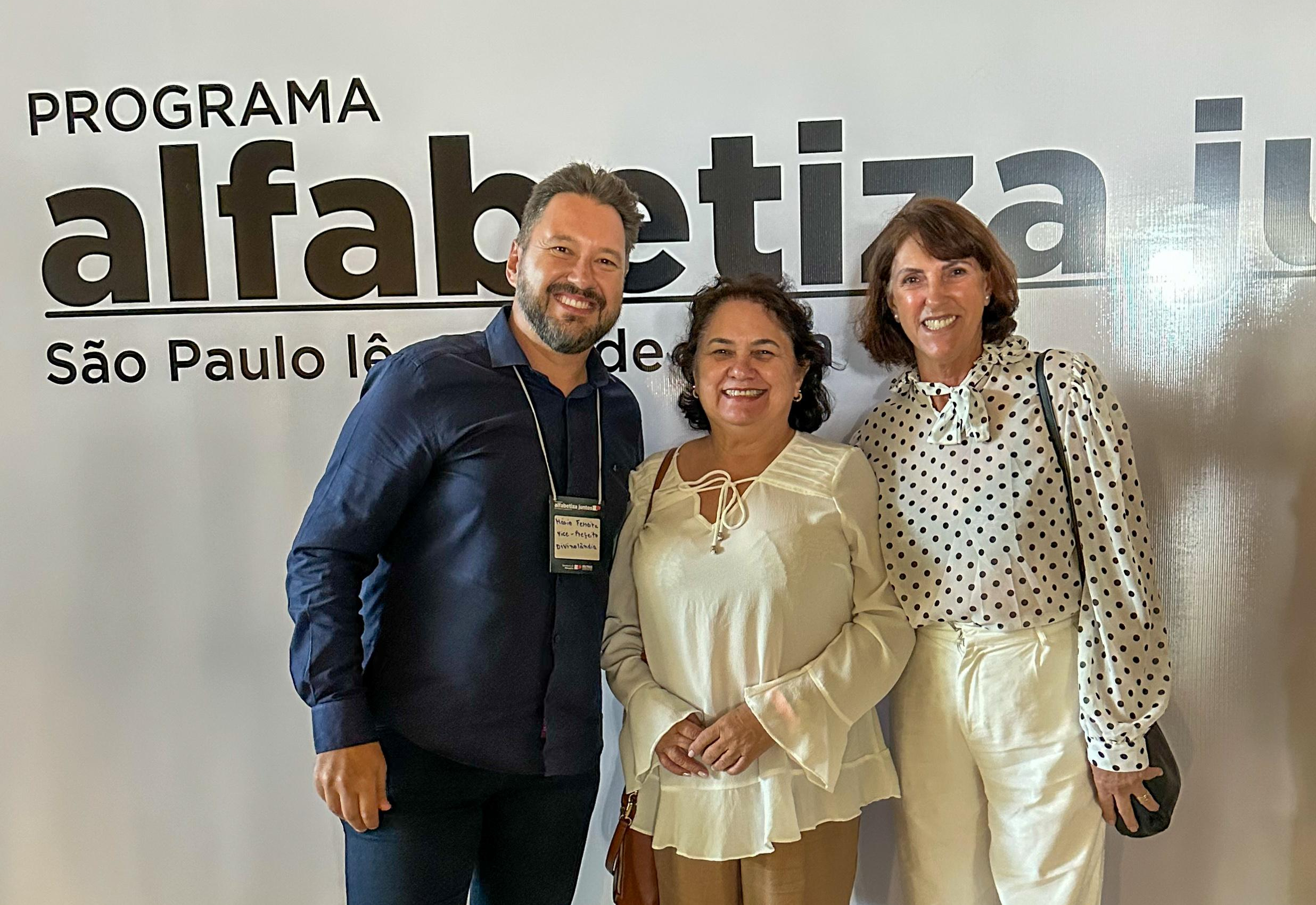 DIVINOLÂNDIA É RECONHECIDA NO PRÊMIO DE EXCELÊNCIA EDUCACIONAL – IEE